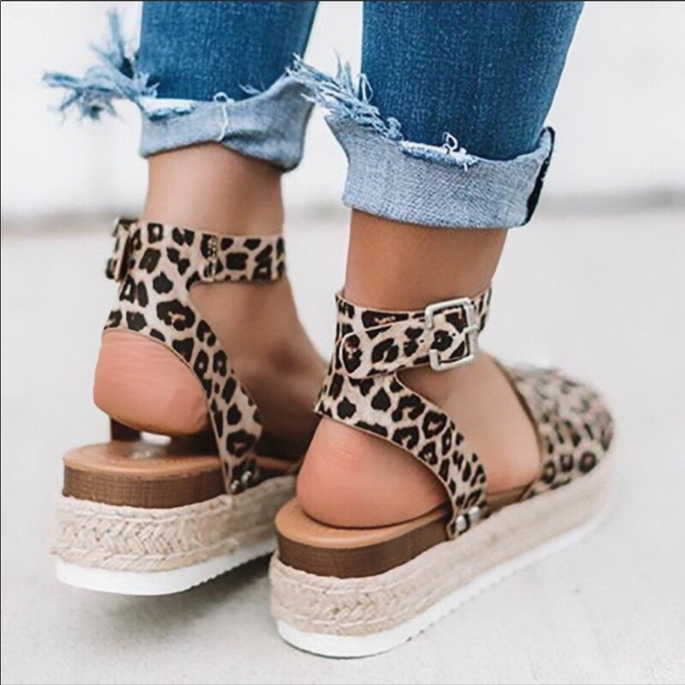 ✨NEW Luna Platform Sandal- in Leopard - Picture 5 of 6